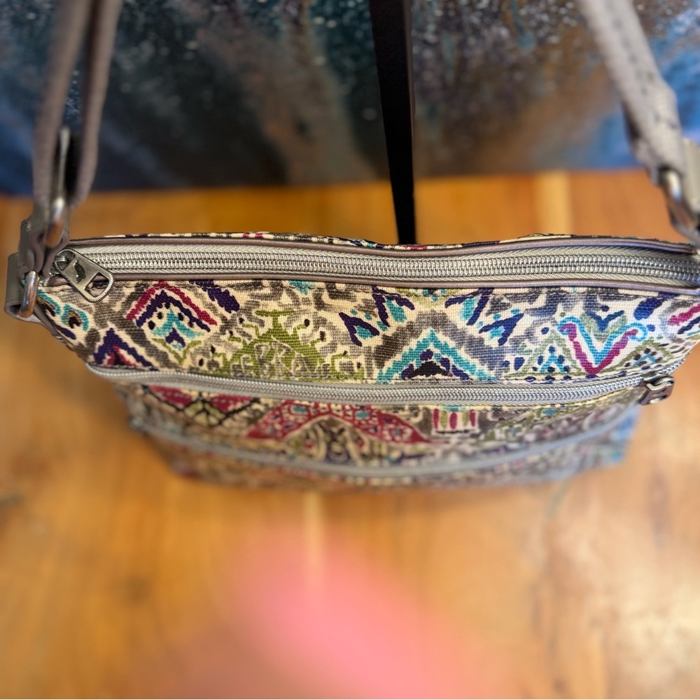 Sakroots Artist Circle Boho Chic Flat Crossbody: Like New - Picture 5 of 14
